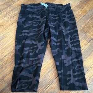 Women’s capri Camouflage Pants